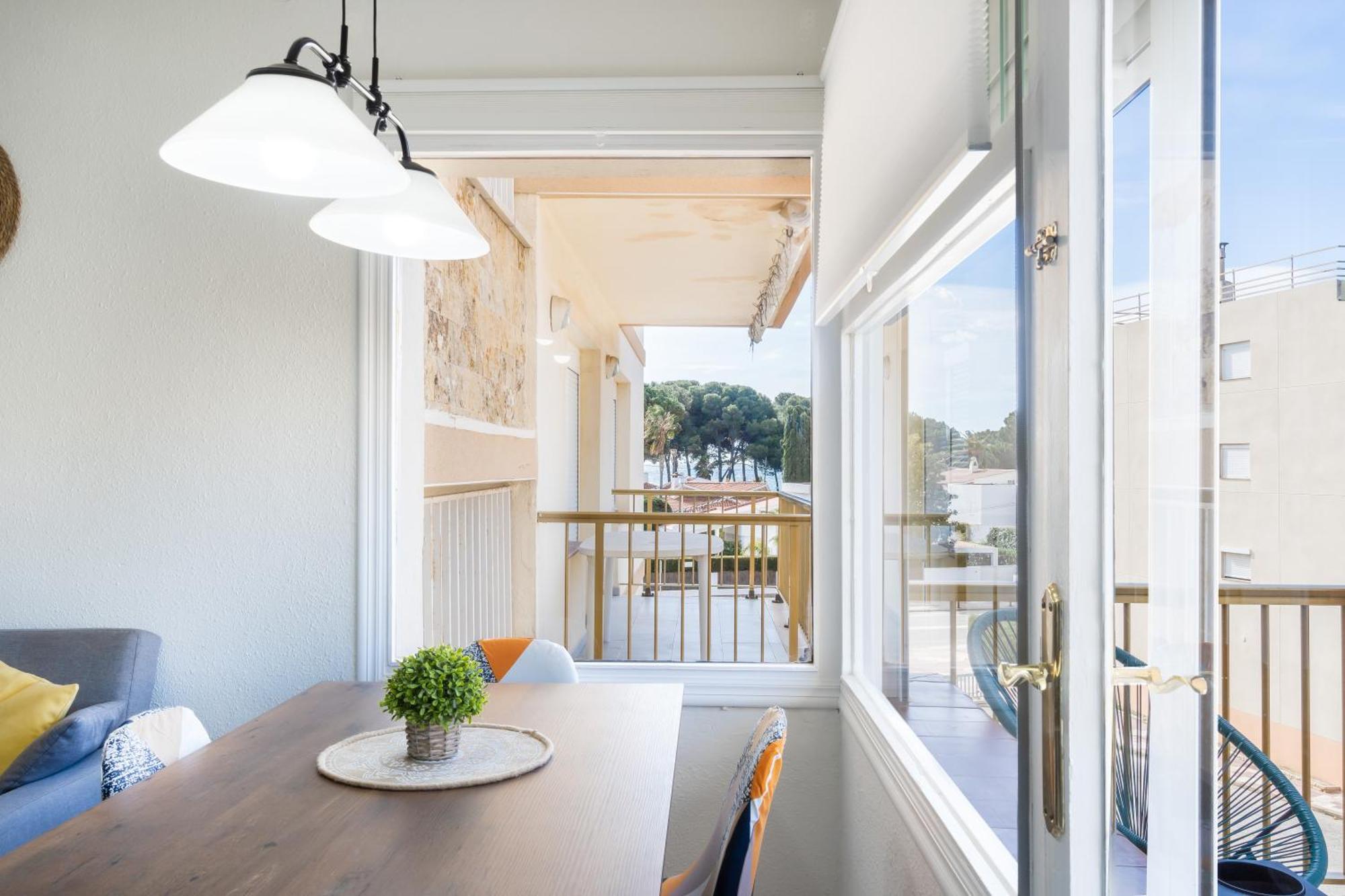 Coastal Paradise & Cozy Home With A 100M From The Beach! Cambrils Exterior photo